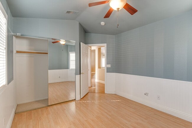 Building Photo - WONDERFUL 3 BEDROOM PLUS DEN 1 STORY HOME. CASITA WITH OWN BATHROOM! GATED COMMUNITY!