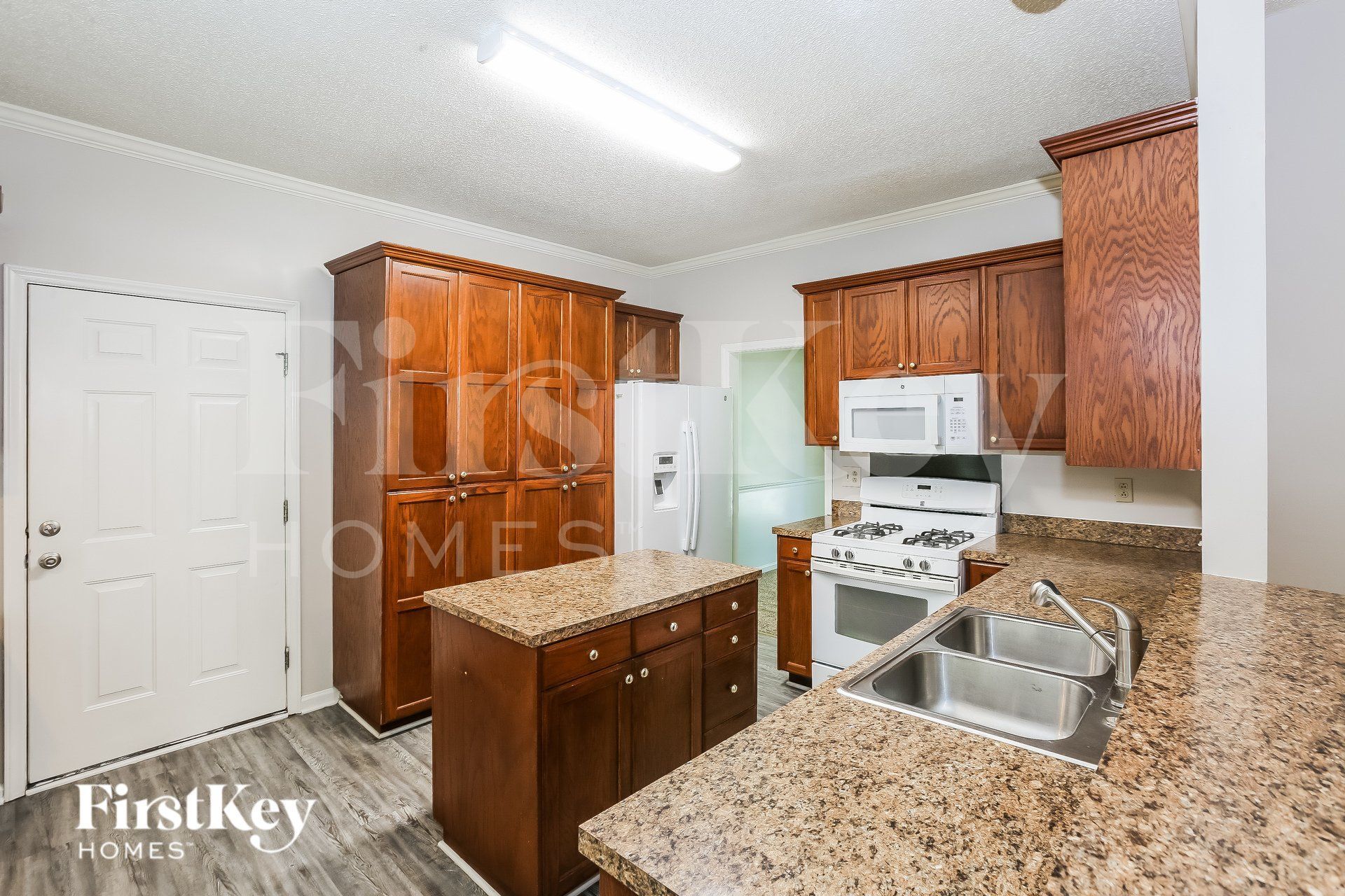 Building Photo - 10400 Hellebore Rd