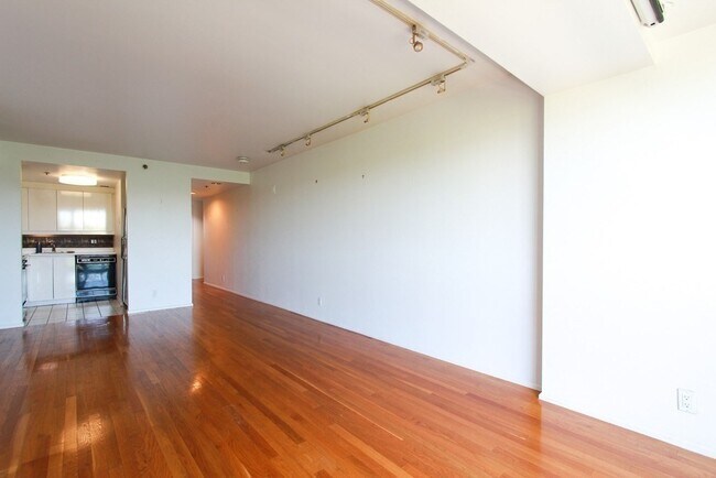 Building Photo - 170 Tremont St