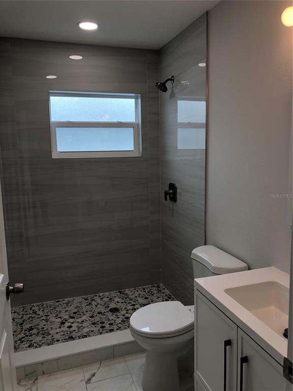 Building Photo - 345 Parkland Ave