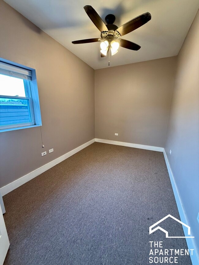 Building Photo - 3433 S Indiana Ave