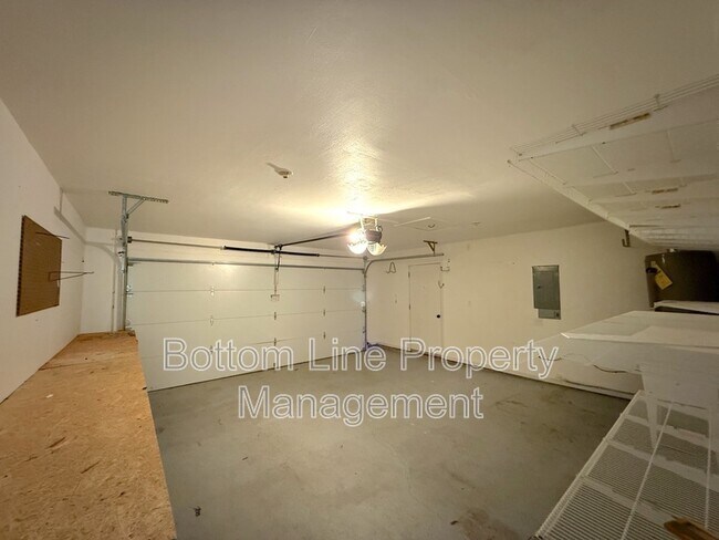 Building Photo - 2321 Heathershire Ln