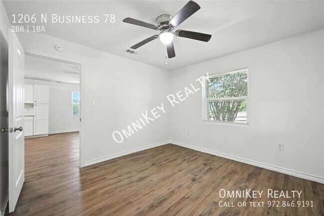 Building Photo - 1206 TX-78 BUS