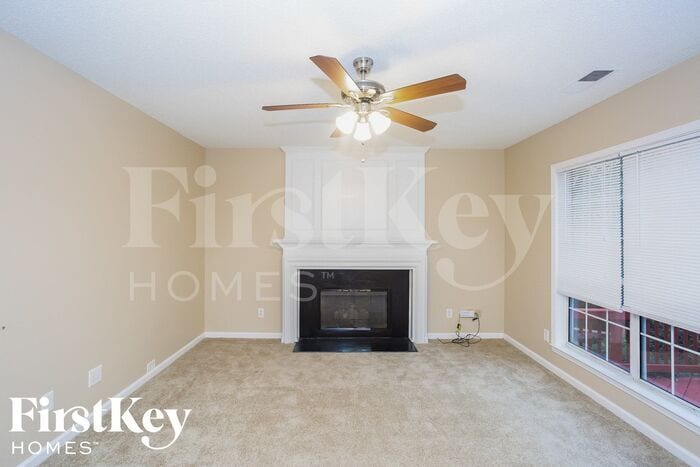 Building Photo - 6425 Skyline Dr