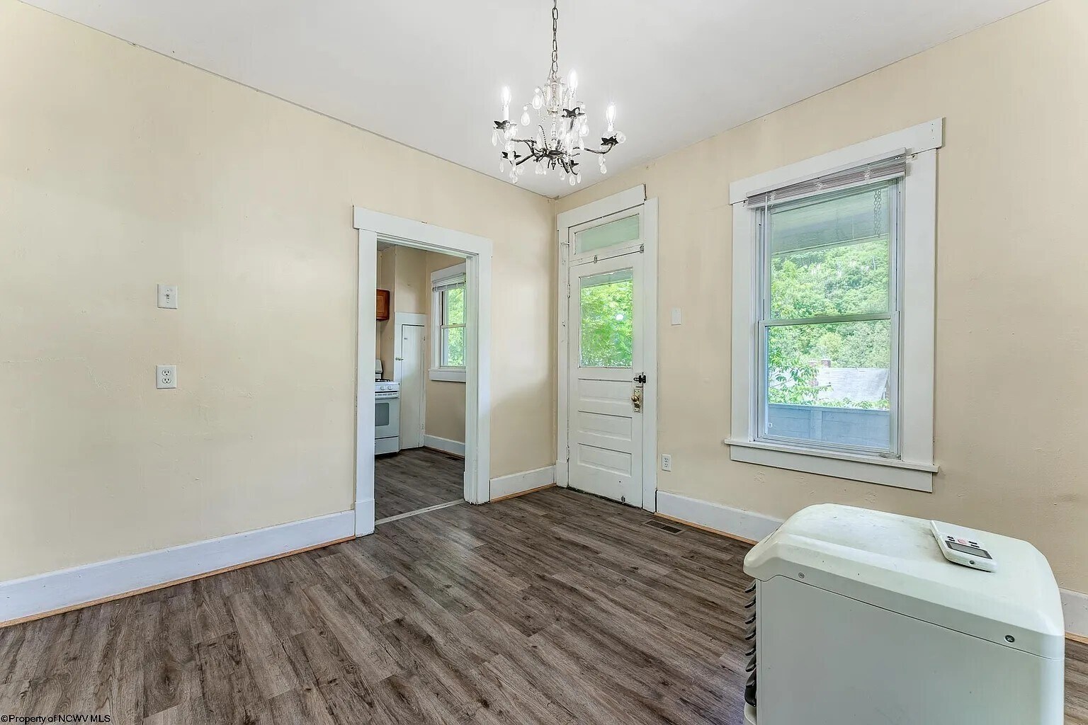 Building Photo - 565 Brockway Ave