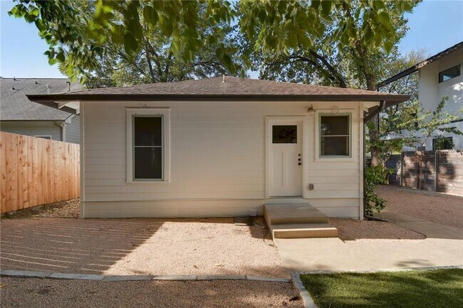 Building Photo - 1002 Juniper St