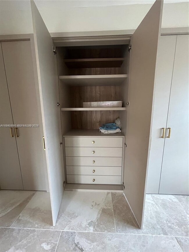 Building Photo - 1060 92nd St