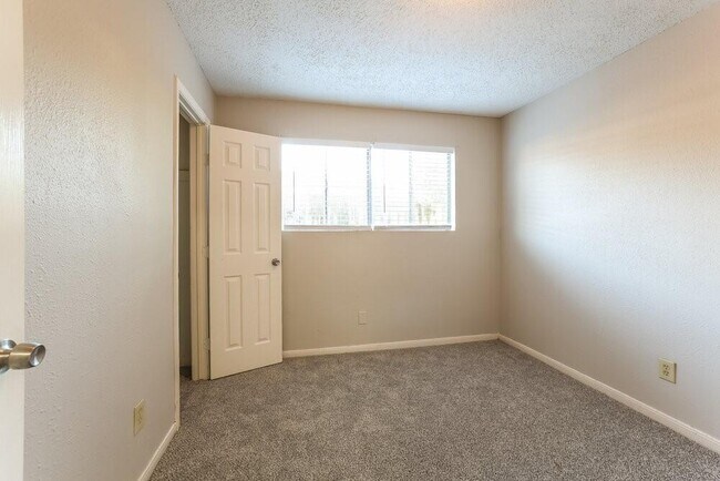 Building Photo - 5606 Drakestone Blvd