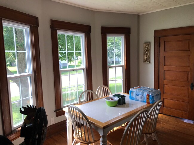 Dining Room - 321 W 5th St