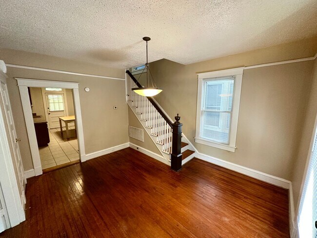 Building Photo - 321 50th St