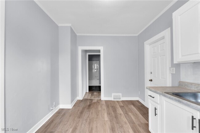 Building Photo - 3111 W 90th St
