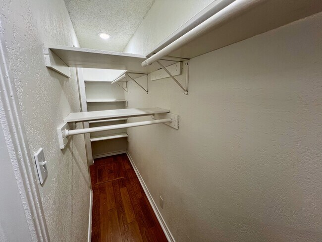 Building Photo - 3225 Knox St