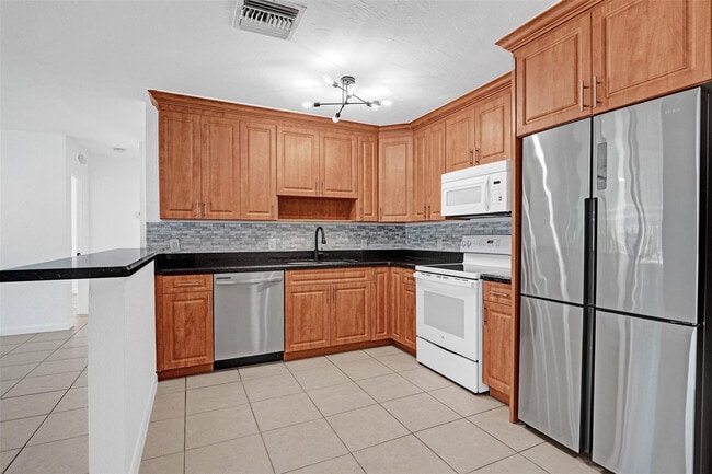 Building Photo - 6101 NE 7th Ave