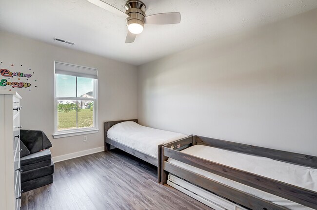 Building Photo - 7905 Pinnacle Point Dr