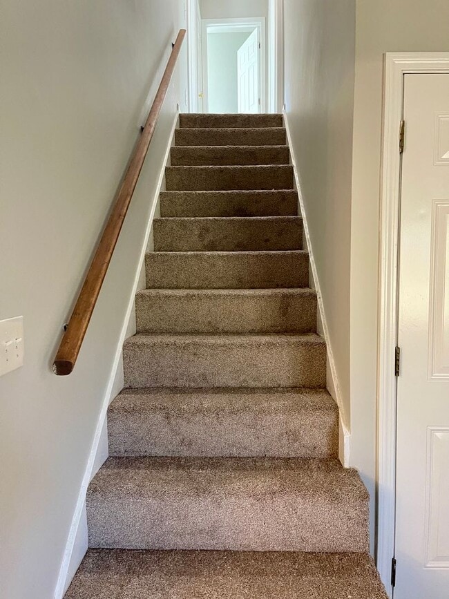 Building Photo - JUST REDUCED...UNDER $1,300!!-3 Bed/2 Bath Duplex With Attached Garage in Lovely College Park!