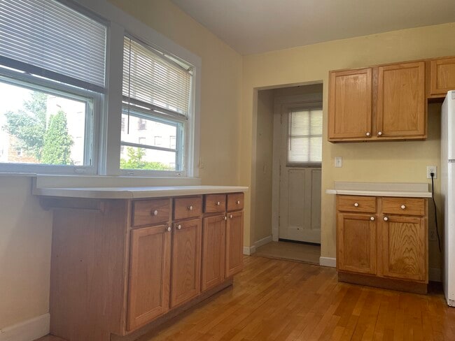 Building Photo - 109 Lathrop St