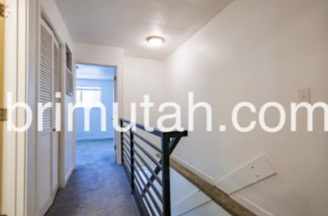 Building Photo - 2590 S 800 E