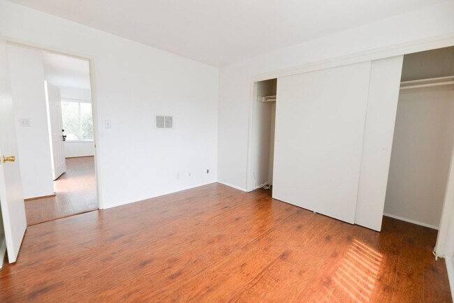 Building Photo - 248 Avenida Del Poniente