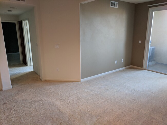 Living room - 1883 Agnew Rd