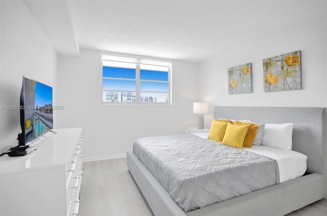 Building Photo - 3000 S Ocean Dr