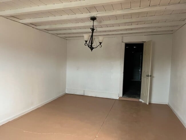 Building Photo - Downtown Tehachapi!!