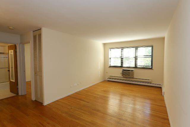 Building Photo - 665 W Wrightwood Ave