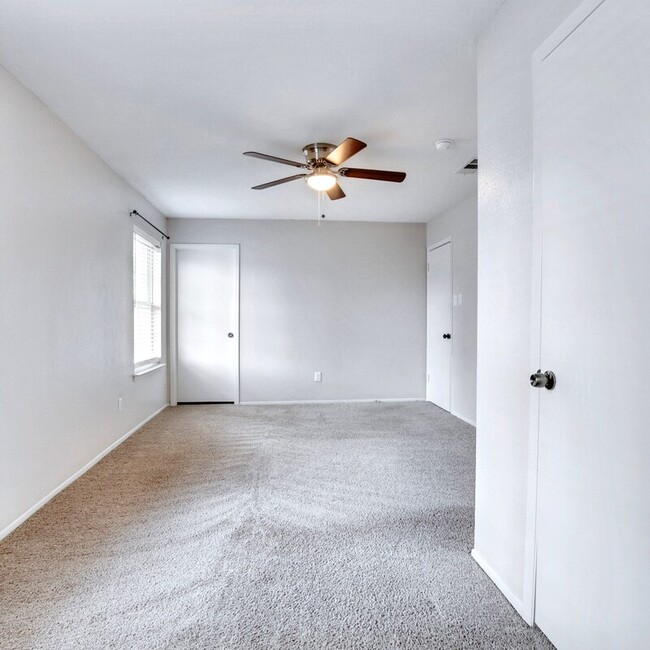 Building Photo - 1313 Monaco Dr
