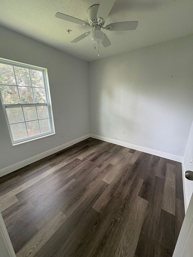 Building Photo - 3-bedroom, 2.5-bathroom townhome by UCF