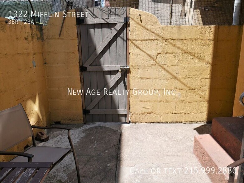 Building Photo - 1322 Mifflin St