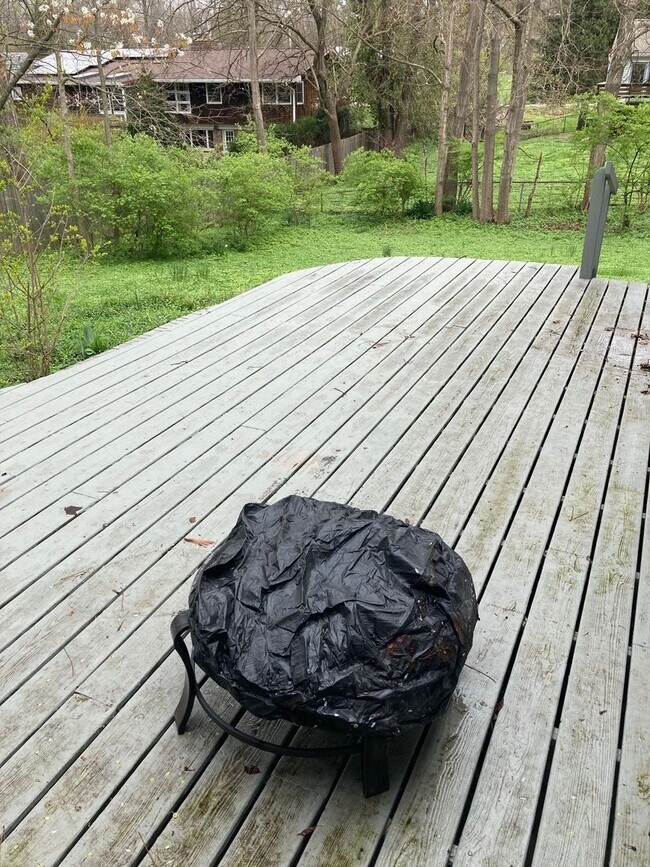 Building Photo - 3 bedroom, 1 bath House: Available August ...