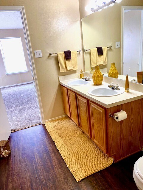 Building Photo - Huge home features 4 bedrooms & 2.5 baths for Rent!