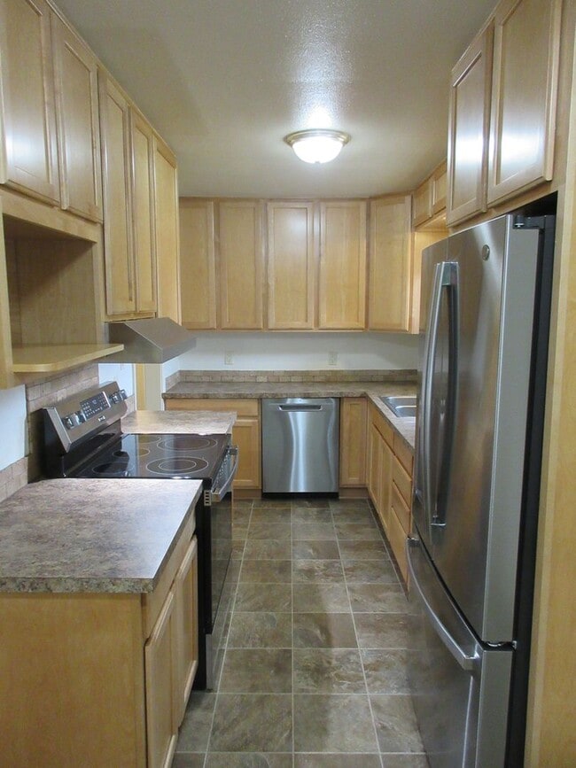 Building Photo - Three Bedroom Home in Keizer on corner lot