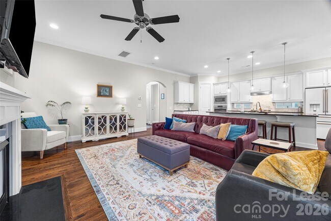 Building Photo - 522 Spring Landing Dr