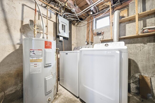 Building Photo - 77 Merrow St