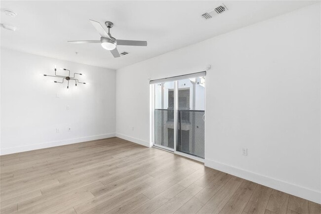 Building Photo - 2213 Poquito St