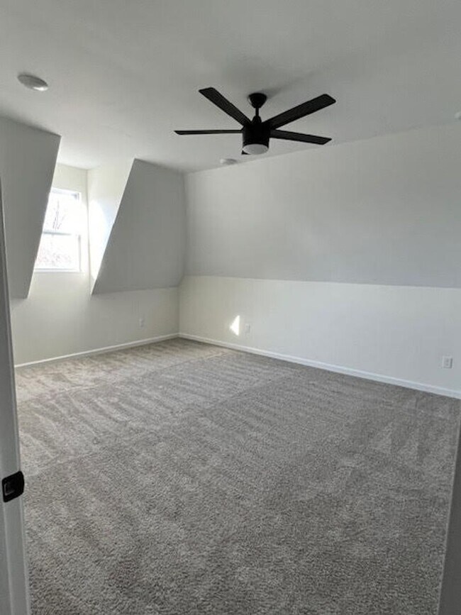 Building Photo - 1424 California Ave