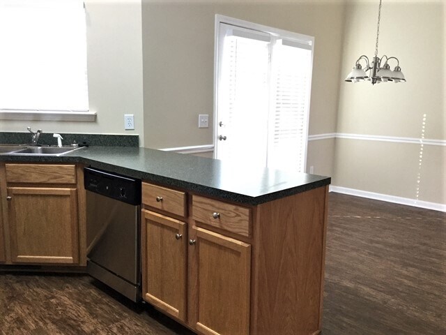 Building Photo - 121 Luna Lane