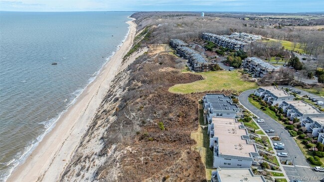 Building Photo - 801 Bluffs Dr N