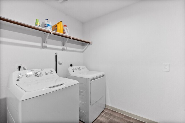 Building Photo - 13220 Lago Acero