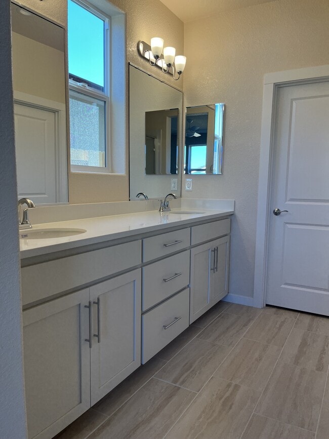 Building Photo - 1761 Lockwood Dr