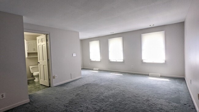 Building Photo - 6 Mansion Woods Dr