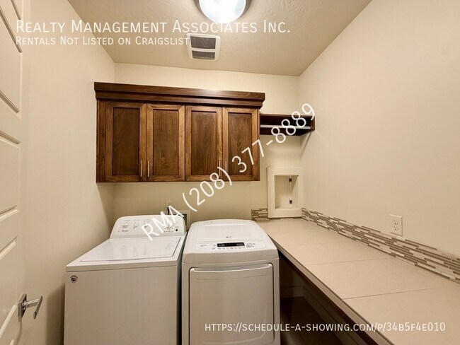 Building Photo - 2552 E Boise Ave