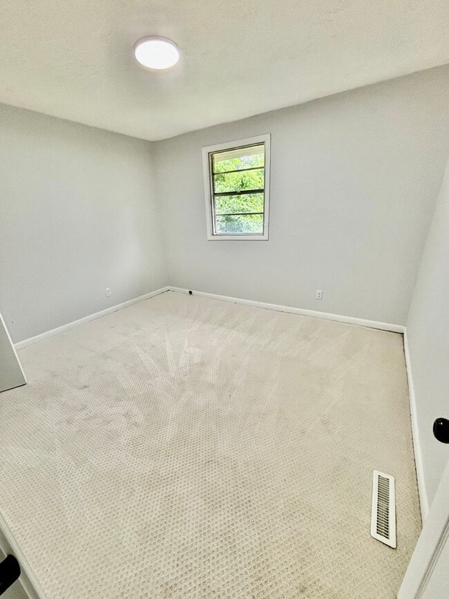 Building Photo - 3 Bedroom Ranch for Rent!