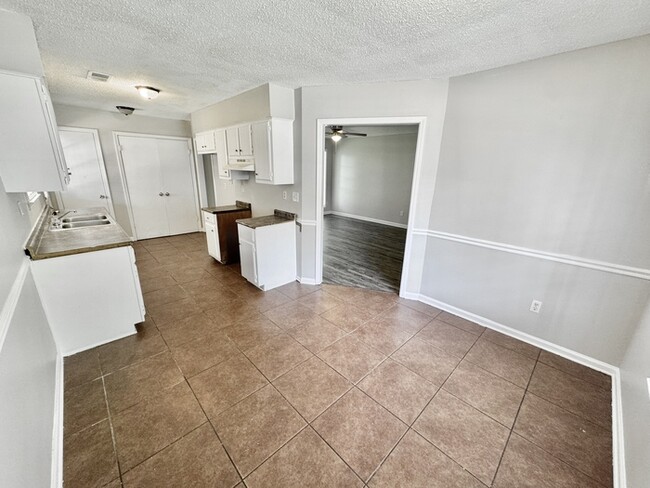 Building Photo - 7242 Rose Trail Dr