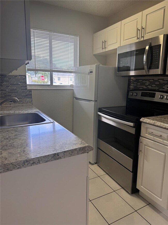 Building Photo - 2150 Madison St