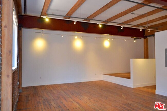 Building Photo - 712 S Santa Fe Ave