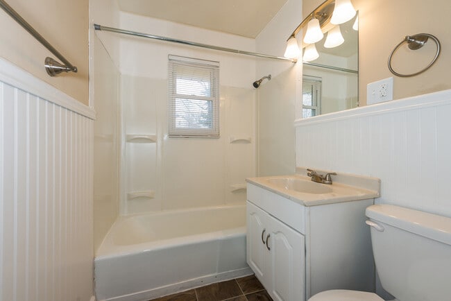 Building Photo - 4843 N Tullis Ave