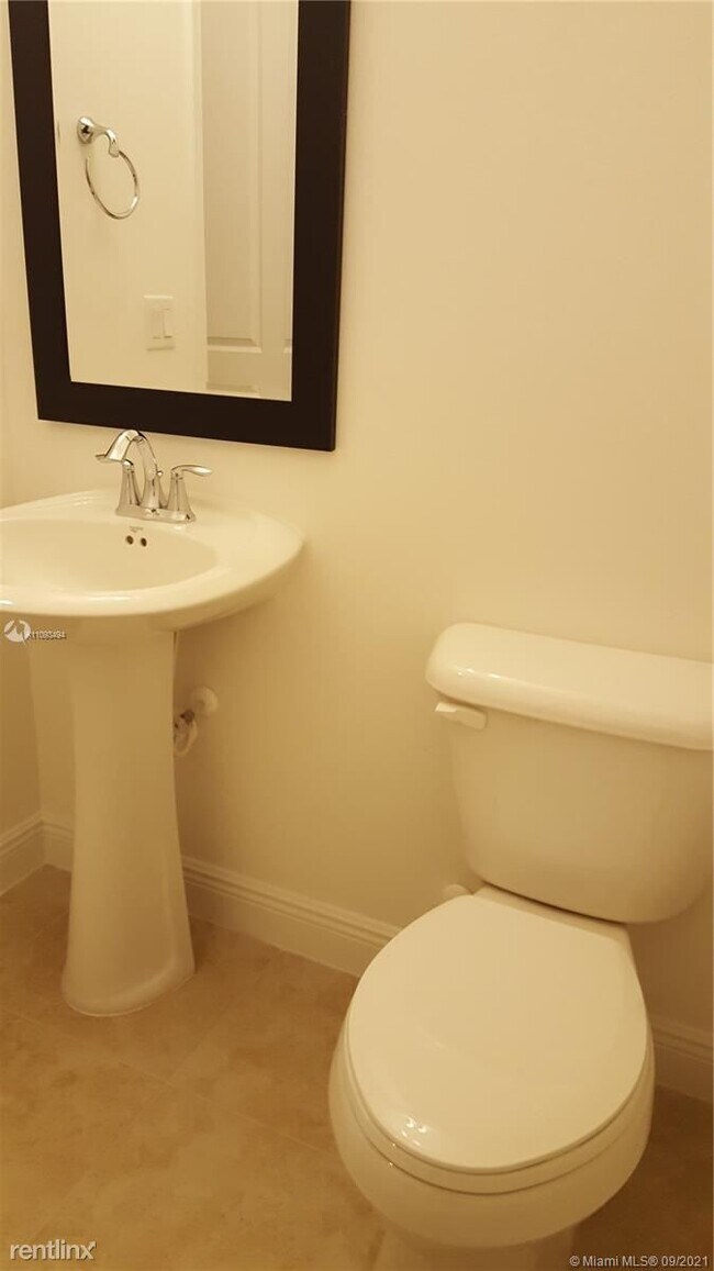 Building Photo - 3 br, 2.5 bath Townhome - 12453 NW 17th Mnr