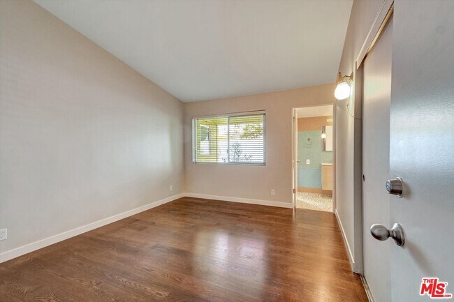 Building Photo - 2755 Carmar Dr