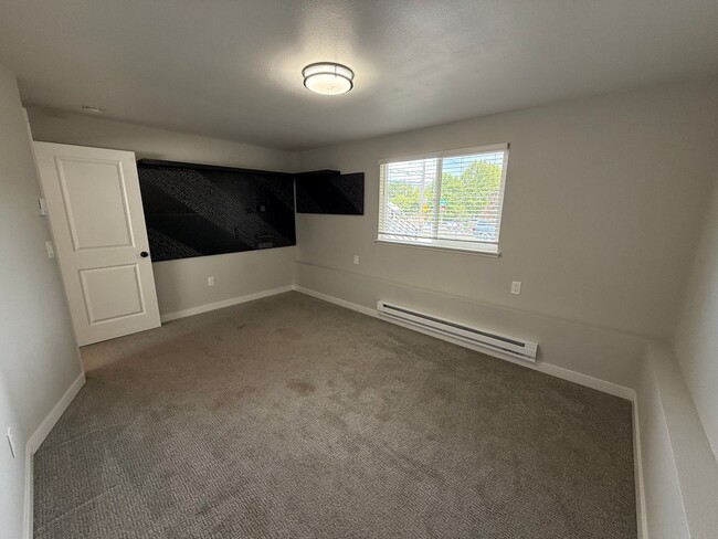 Building Photo - Renovated Ruston Home w/ Water View